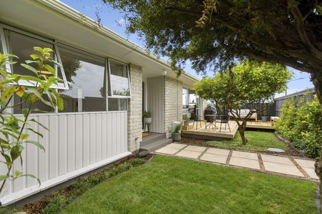 Photo of property in 21 York Crescent, Westown, New Plymouth, 4310