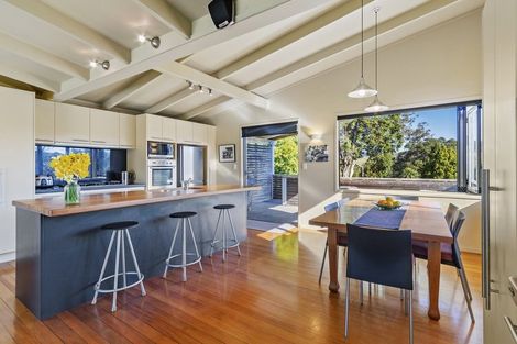 Photo of property in 203 Howard Road, Orere Point, 2585