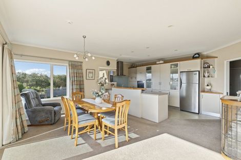 Photo of property in 5 Vardon Way, Waiwhakaiho, New Plymouth, 4312