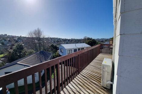 Photo of property in 1/69 Trias Road, Totara Vale, Auckland, 0629