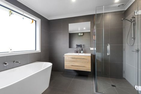 Photo of property in 24 King Street, Coalgate, 7673