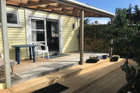 Photo of property in 10 Flagstaff Street, Foxton Beach, Foxton, 4815