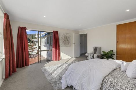 Photo of property in 6b Wai-iti Crescent, Woburn, Lower Hutt, 5010