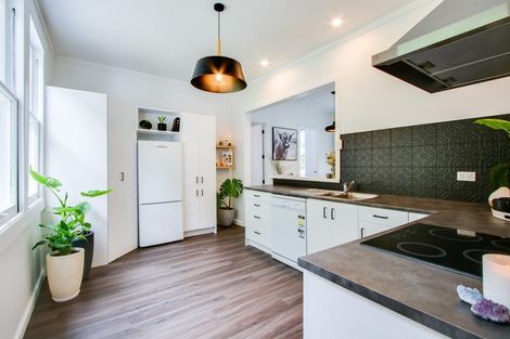 Photo of property in 36 Chaucer Road South, Hospital Hill, Napier, 4110