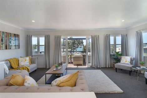 Photo of property in 11 Crispe Road, Clarks Beach, 2122