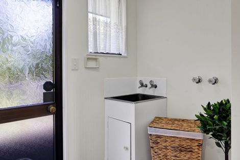 Photo of property in 180 Mangorei Road, Merrilands, New Plymouth, 4312