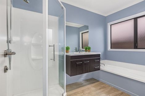 Photo of property in 17 Tongariro Drive, Aotea, Porirua, 5024