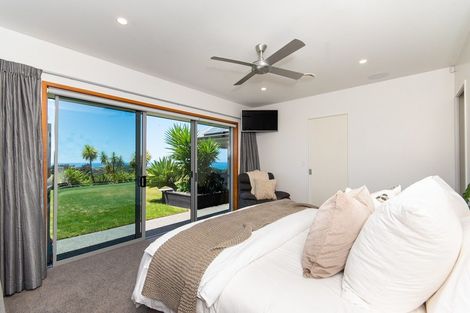 Photo of property in 135 Eskridge Drive, Eskdale, Napier, 4182