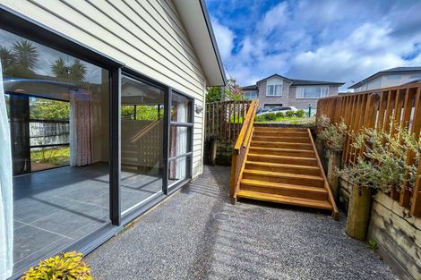 Photo of property in 21 Namsan Close, Fairview Heights, Auckland, 0632