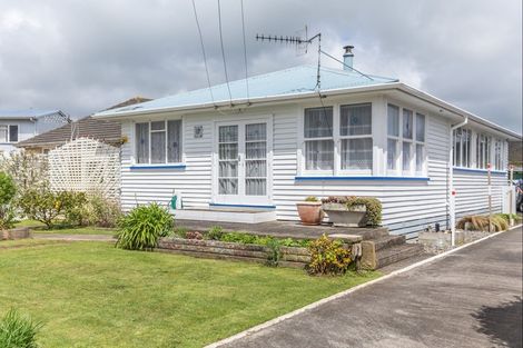 Photo of property in 17 Kauri Street, Levin, 5510