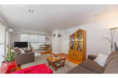 Photo of property in 1/4 Battle Place, Glenfield, Auckland, 0629