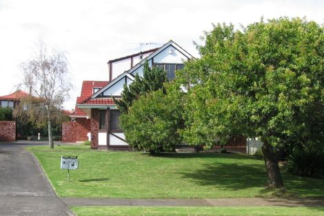 Photo of property in 2/16 Cornelian Crescent, Half Moon Bay, Auckland, 2012