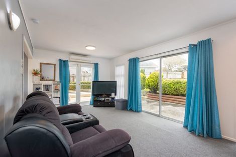 Photo of property in 25 Gloaming Hill, Titahi Bay, Porirua, 5022