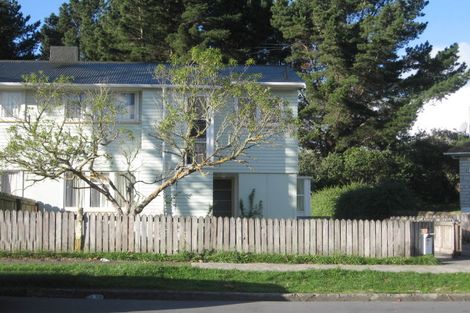 Photo of property in 19-19a Worcester Place, Cannons Creek, Porirua, 5024
