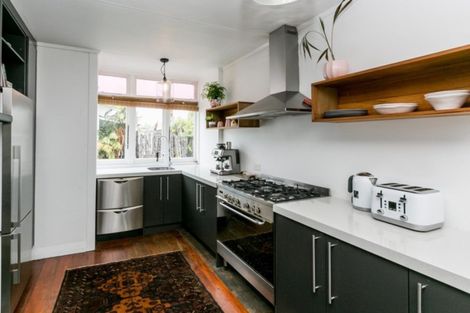 Photo of property in 409 Alexandra Street, Hastings, 4122