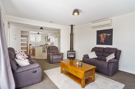 Photo of property in 11 Paton Avenue, Te Atatu South, Auckland, 0610