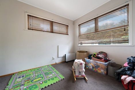 Photo of property in 15 Tauhara Street, Green Bay, Auckland, 0604