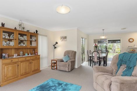 Photo of property in 32 Mcleod Place, Papamoa Beach, Papamoa, 3118