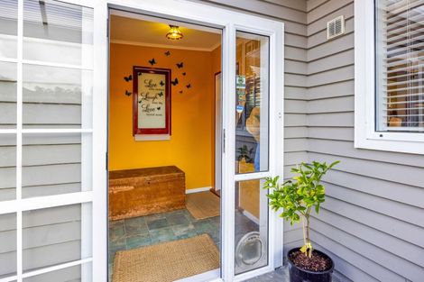 Photo of property in 77 Govett Avenue, Frankleigh Park, New Plymouth, 4310