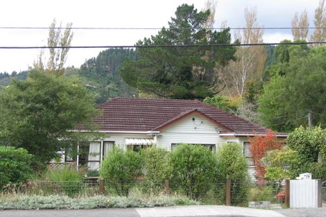 Photo of property in 19 Jocelyn Crescent, Pinehaven, Upper Hutt, 5019