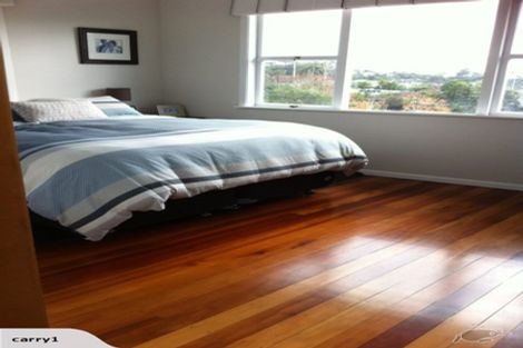 Photo of property in 584 Beach Road, Rothesay Bay, Auckland, 0630