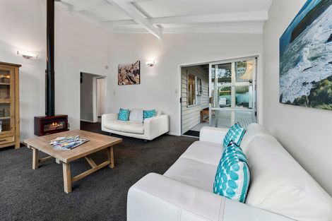 Photo of property in 19 Wirihana Road, Titirangi, Auckland, 0604