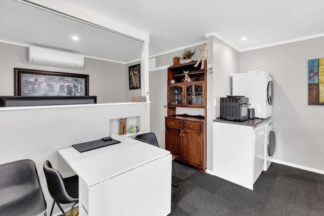 Photo of property in 9c Milne Street, Hunterville, 4730