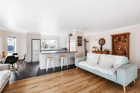 Photo of property in 10 Webb Place, Papamoa Beach, Papamoa, 3118