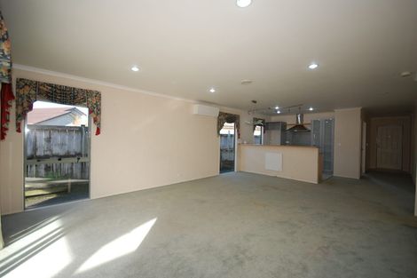 Photo of property in 23 Ironstone Place, Randwick Park, Auckland, 2105