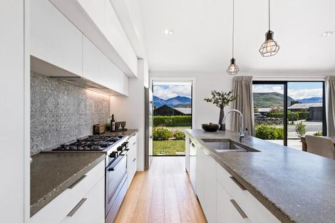 Photo of property in 35 Rannoch Drive, Jacks Point, Queenstown, 9371