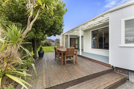 Photo of property in 11 Montrose Place, Takaro, Palmerston North, 4412