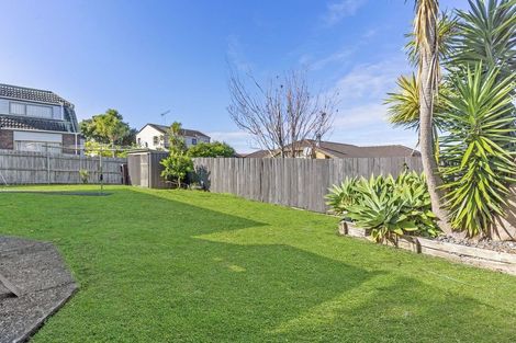 Photo of property in 33 Channing Crescent, Botany Downs, Auckland, 2010