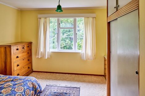 Photo of property in 5 Tirowhanga Road, Paremata, Porirua, 5024