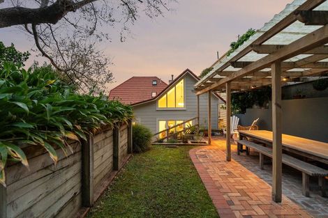 Photo of property in 210 Oriental Parade, Oriental Bay, Wellington, 6011