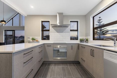 Photo of property in 2 Harding Drive, Papamoa Beach, Papamoa, 3118