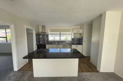 Photo of property in 128 Cobham Crescent, Kelston, Auckland, 0602