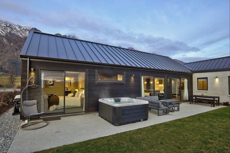 Photo of property in 1 Cunninghams Drive, Jacks Point, Queenstown, 9371