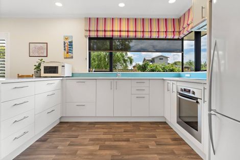 Photo of property in 1 Farley Avenue, Greytown, 5712