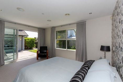 Photo of property in 4 Links Drive, Waiwhakaiho, New Plymouth, 4312