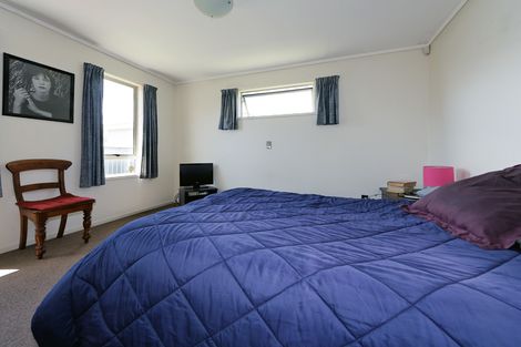 Photo of property in 16 Woodglen Road, Glen Eden, Auckland, 0602