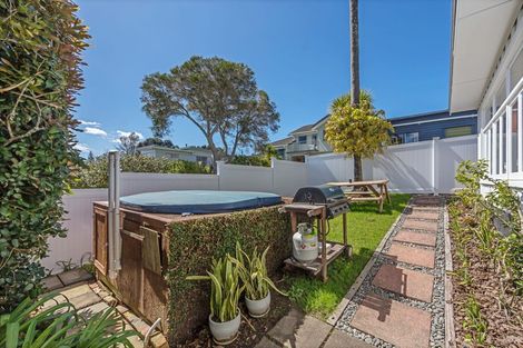 Photo of property in 21 Tindalls Bay Road, Tindalls Beach, Whangaparaoa, 0930