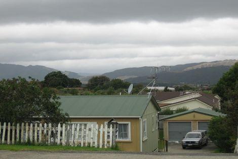Photo of property in 37 Bluegum Road, Paraparaumu Beach, Paraparaumu, 5032