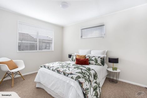 Photo of property in 1/20 Lambrown Drive, Totara Vale, Auckland, 0629