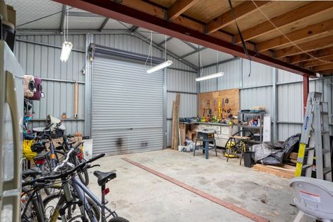 Photo of property in 124 Wyndham Road, Pinehaven, Upper Hutt, 5019