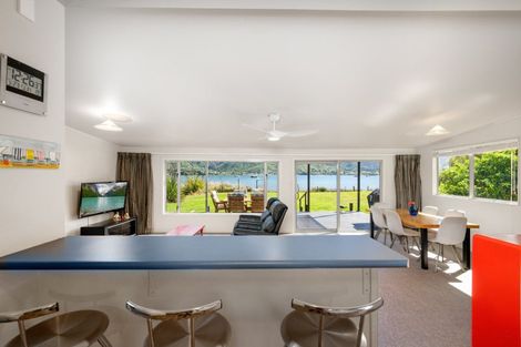 Photo of property in 1755 Queen Charlotte Drive, Linkwater, Picton, 7281
