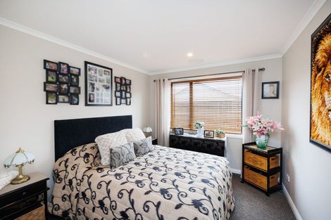 Photo of property in 71 Johnstone Drive, Fitzherbert, Palmerston North, 4410