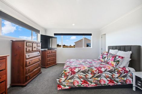 Photo of property in 9 Whata Street, Clarks Beach, 2122