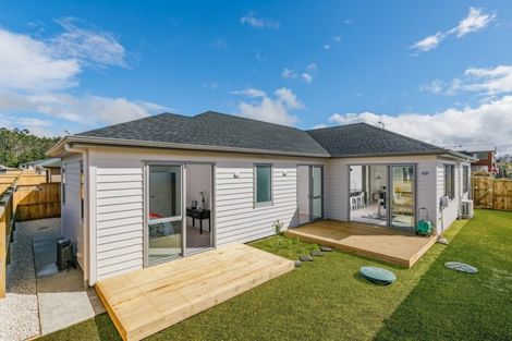 Photo of property in 11 Ropere Street, Kumeu, 0810