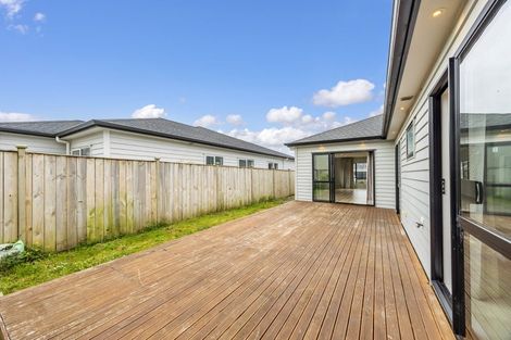 Photo of property in 15 Ropere Street, Kumeu, 0810