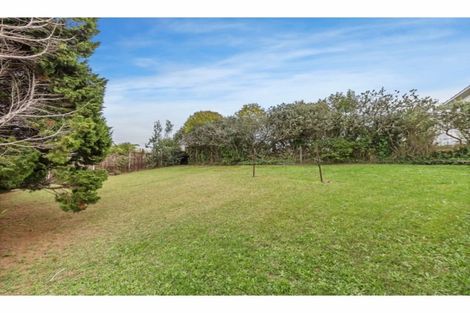 Photo of property in 59 Totaravale Drive, Totara Vale, Auckland, 0629